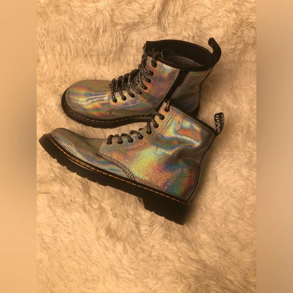 🪩💿Dr. MartensYOUTH 1460 IRIDESCENT LEATHER LACE UP BOOTS size 4 🪩💿 - Picture 8 of 16